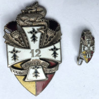 2 Insigne Militaire - 12ème Régiment De Dragons - Qui S'y Frotte S'y Pique - Arts Et Insignes - Landmacht