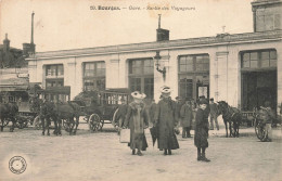 Bourges * Place , Parvis De La Gare * Sortie Des Voyageurs * Attelage - Bourges