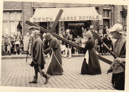 Photo Procession Des Pénitents Furnes Veurne Belgique - Europe