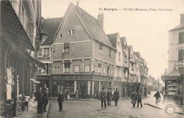 Bourges * Vieilles Maisons , Place Gordaine * Grand Comptoir De Paris * Coiffeur - Bourges