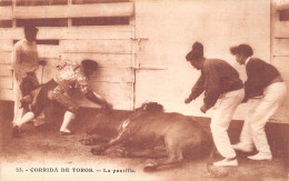 P-24-Mi-Is-2038 : CORRIDA DE TOROS. LA PUNTILLA - Corrida