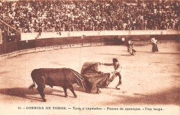 P-24-Mi-Is-2040 : CORRIDA DE TOROS. TORO Y PICADOR. PASSES DE MANTEAU. UNA LARGA - Corrida