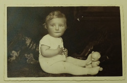 Baby With A Toy-Norddeutsche Heim-Photographie W.Bindseil & Sohn, Hamburg-old Photo - Anonyme Personen