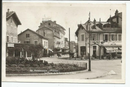 La Place De La Gare Et Les Hôtels     1946     N° 22 - Annemasse