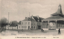 Dun Sur Auron * Place , Bureau De Poste Et La Halle - Dun-sur-Auron
