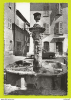 83 BRIGNOLES N°193.40 Vieille Fontaine Place J. Reynaud En 1969 Simca ARIANE 4 Coiffure Dames Maison LOMBARD Charcuterie - Brignoles