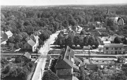 Foëcy * Vue Aérienne Sur Le Quartier De La Gare * Passage à Niveau Ligne Chemin De Fer - Autres & Non Classés