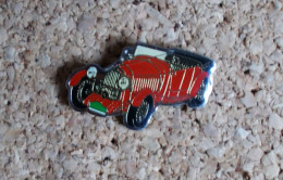 Pin's - Voiture Ancienne Rouge - Otros & Sin Clasificación