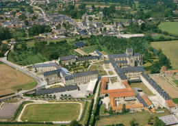 CPM-50- SAINT-SAUVEUR-LE-VICOMTE - Vue Aérienne De L'Abbaye, Le Village, Le Stade  Cliché M. Chevret -*TBE * 2 Scans - Saint Sauveur Le Vicomte