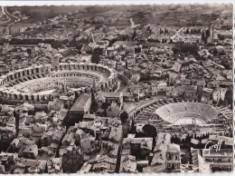 Arles - Vue Aérienne  - Les Arènes Et Le Théâtre Antique - Arles