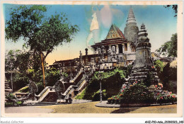 AHZP10-ASIE-0945 - CAMBODGE - PHNOM-PENH - LE PHNOM - ESCALIER ET JARDIN - Camboya