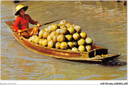AHZP10-ASIE-0917 - THAI BOAT-VENDORS SELLING FRUITS AND VEGETABLES TO THE DWELLERS BY THE SIDES OF KHLONGS - Tailandia