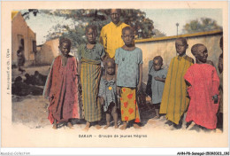 AHNP8-0953 - AFRIQUE - SENEGAL - DAKAR - Groupe De Jeunes Nègres - Sénégal