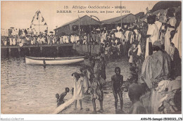 AHNP8-0945 - AFRIQUE - SENEGAL - DAKAR - Les Quais - Un Jour De Fête - Senegal