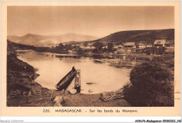 AHNP6-0697 - AFRIQUE - MADAGASCAR - Sur Les Bords Du Manaoro - Madagaskar