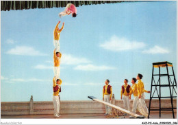 AHZP11-CHINE-1004 - EXERCICES D'EQUILIBRE SUR PLANCHE MOBILE CIRQUE - Cina