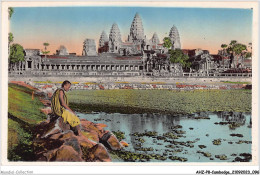 AHZP8-CAMBODGE-0731 - CAMBODGE - BONZE EN MEDIATION DEVANT ANGKOR-VAT - Cambodge