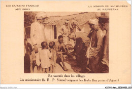 AICP2-ASIE-0184 - En Tournée Dans Les Villages - Un Missionnaire Soignant Les Kolis - Vendue En Etat - India