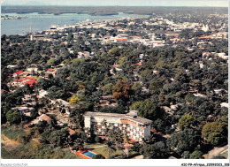 AICP9-AFRIQUE-1018 - DOUALA - Vue Aérienne - Au Premier Plan L'hôtel Des Cocotiers - Kameroen