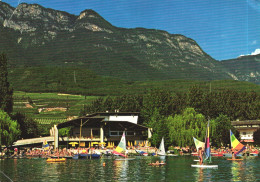 KALTERER SEE, LAKE, KALTERN, TRENTINO ALTO ADIGE, MOUNTAIN, ARCHITECTURE, BOATS, BEACH, ITALY, POSTCARD - Autres & Non Classés