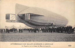 51-LUNEVILLE- ATTERRISSAGE D'UN BALLON ALLEMAND LE ZEPPELIN SUR LE CHAMP DE MARS DE LUNEVILLE - Luneville