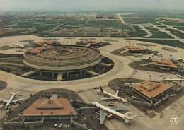 AEROPORT CHARLES DE GAULLE - DANS LES DEBUTS DE SON OUVERTURE - Vliegvelden