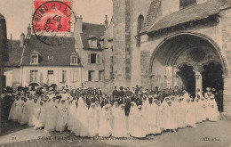 St Amand Montrond * Place De L'église * Jour De La Première Communion * Religion - Saint-Amand-Montrond