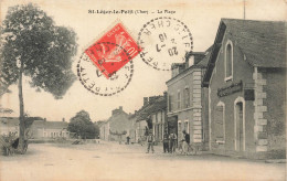 St Léger Le Petit * La Place Du Village * Villageois - Autres & Non Classés