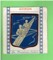 ECUSSON AVIRON CANOE CAYAK VERS 1950 SUR SON CARTON D ORIGINE FABRICATION CUIR SUR FEUTRINE MAISON SAUNIERE A ESPERAZA - Remo