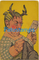 229036 ART ARTE HUMOR THE UGLY WOMAN WITH DEER ANTLERS LOOKING AT A PHOTO POSTAL POSTCARD - Ohne Zuordnung