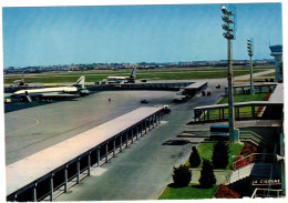 69 - CARTE 1973 : AÉROPORT DE LYON-BRON - L'AIRE DE STATIONNEMENT - CACHET AÉROPORT LYON-BRON CONTRÔLE - RHÔNE - Aeródromos