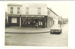 Photo Automobile Dans La Rue, Renault Frégate, Devant Café-Tabac à Localiser - Automobili