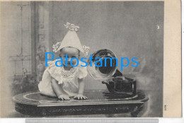 229050 REAL PHOTO COSTUMES BABY WITH FONOLA FONOGRAFO POSTAL POSTCARD - Photographs