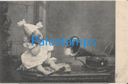 229052 REAL PHOTO COSTUMES BABY BEAUTY WITH FONOLA FONOGRAFO POSTAL POSTCARD - Photographs