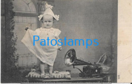 229053 REAL PHOTO COSTUMES BABY BEAUTY WITH FONOLA FONOGRAFO POSTAL POSTCARD - Photographie