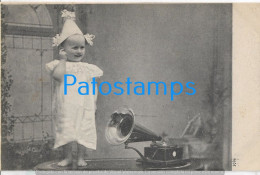 229054 REAL PHOTO COSTUMES BABY BEAUTY WITH FONOLA FONOGRAFO POSTAL POSTCARD - Photographie