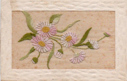 4V4Sb   Cpa Brodée Sur Soie Fleurs Roses Marguerites - Embroidered