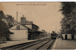 Jouy La Gare Vue Prise Sur Les Quais - Jouy