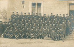 * CP PHOTO * GROUPE DE MILITAIRES DU 5 R.I. * MILITAIRE * G.V.C. - PRISONNIERS ? TIRAILLEURS ALGERIENS ? ZOUAVES ? - Regiments