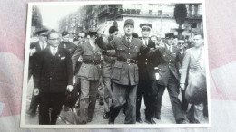 CPM L ENTREE DU GENERAL DE GAULLE A PARIS PHOTO PIERRE VALS PHOTOMANIA - Personajes Históricos