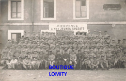 Militaire Carte Photo Groupe Soldats Militaires Bienvenue à Nos Jeunes Soldats - Regimientos