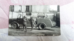 PHOTO CAMION DE POMPIERS AVEC LANCE A INCENDIE VEHICULE HOMMES METIER  FORMAT 6 PAR 9 CM - Professions