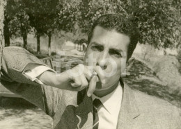 50s ORIGINAL FOTO AMATEUR PHOTO SMOKING MAN HOMME FUMEUR CIGAR Gay Int AT282 - Personnes Anonymes