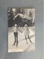 Premiers Pas Carte Postale Postcard - Sports D'hiver