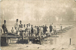 Militaires-ref E90-carte Photo -militaires -militaria -regiments -regiment -ponts -construction D Un Pont Par Le Genie - Regimente