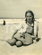 1936 PHOTO FOTO JEUNE FEMME GIRL  AREIA BRANCA BEACH  PLAGE PORTUGAL AT313 - Anonieme Personen