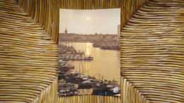 Les Sables D'olonne , Coucher De Soleil Sur Le Port - Sables D'Olonne