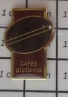 912e Pin's Pins / Beau Et Rare / BOISSONS / CAFES PICTAVIA - Dranken