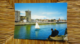 Les Sables D'olonne , Les Jetées Et La Tour D'arundel "" Carte Animée Pêcheurs à La Ligne "" - Sables D'Olonne