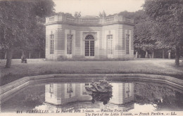 Postcard - Versailles - Le Parc Du Petit Trianon - Pavillon Francais - Card No. 363 - VG - Sin Clasificación